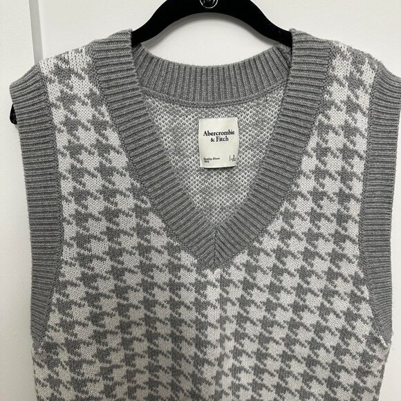 Houndstooth Sweater Vest - Picture 3 of 3
